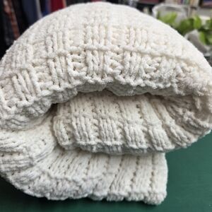 Cozy White Knit Blanket